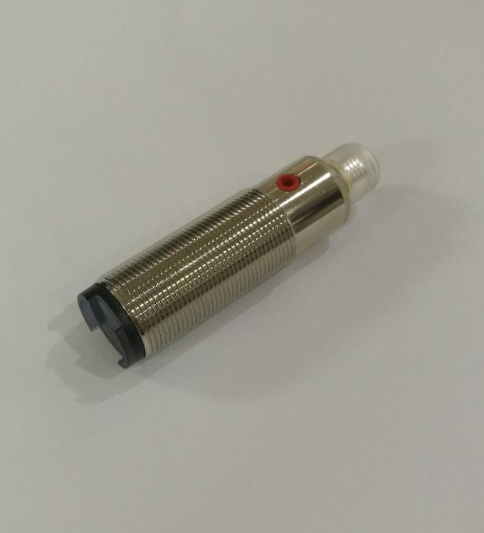 Metal M18 Czujniki fotoelektryczne M12 Typ złącza 40cm Sensing 3 Przewody Switch