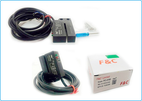 PNP NO + NC 2mm Gap Electric Label Sensor 24V DC Packing Machine Usage