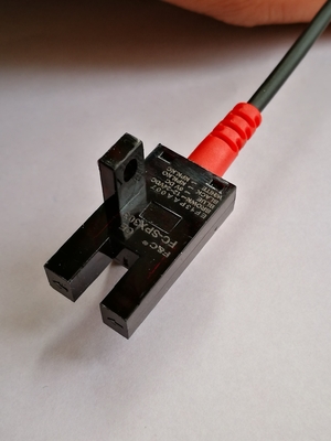 24Vdc Czujnik optyczny szczelinowy 5 mm Sensing 4-przewodowy czujnik fotograficzny w kształcie litery T